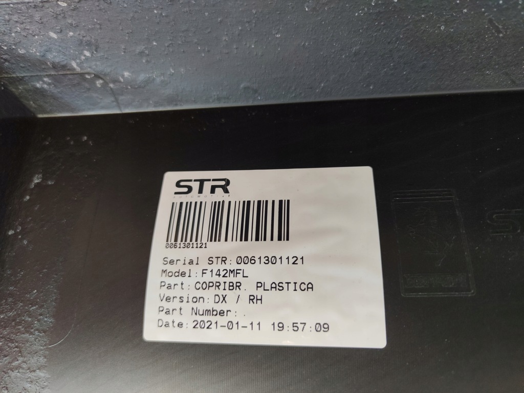 фото №6, Ferrari f8 tributo superfast правый порог молдинг bdb