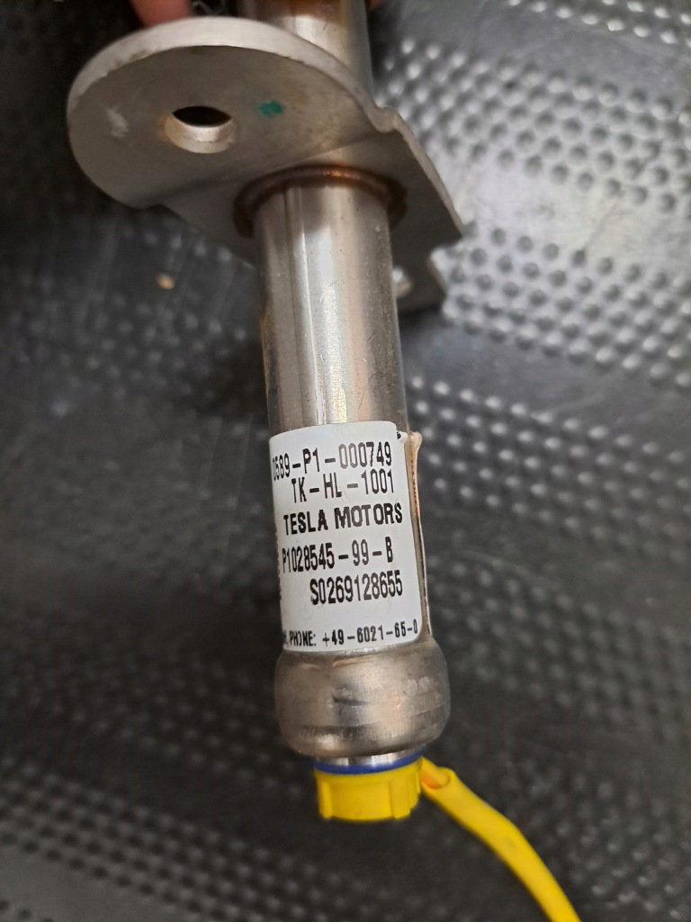 Купити Піропатрон капот лівий правий tesla model s 0589-p1-000749