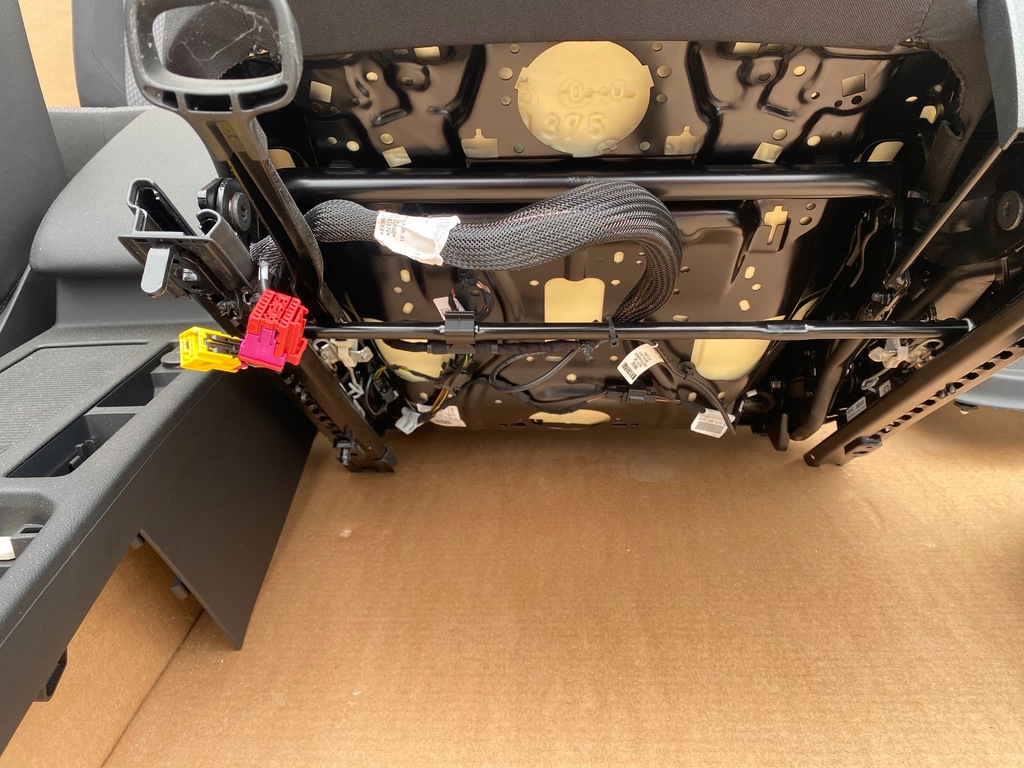 фото №10, Gd vw passat b8 kombi салон повний сидіння заднє сидіння оббивка 38 km