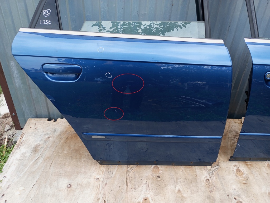 Купити A4 b7 двері праве задній lz5c