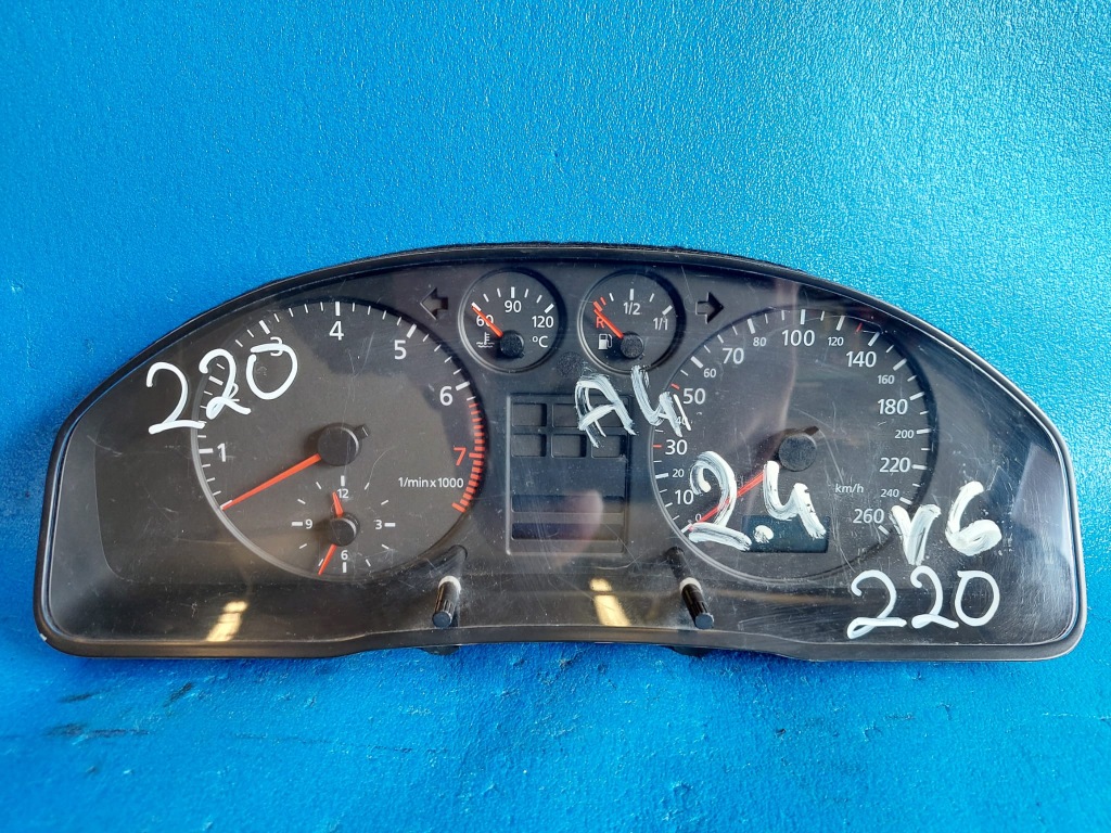 фото №1, Лічильник приладова панель a4 b5 2.4v6 8d0919861c