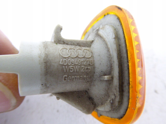 фото №6, Audi a3 8l поворотник крила правий = лівий