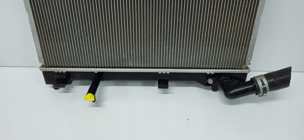 Yaris iii рестайлинг  16- радиатор воды кондиционера + вентиляторы 1,33 бензин Доставка