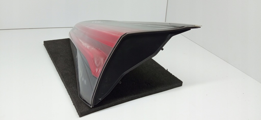 фото №8, Toyota rav4 iv rav 4 lift 15- лампа крышки багажника правый задняя 81580-42030