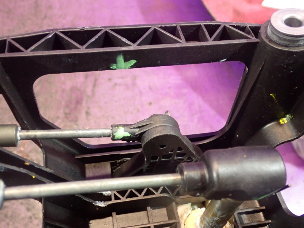 Toyota corolla e12 00-08 1.6 куліса перемикання передач куліса  троси Зі Шроту