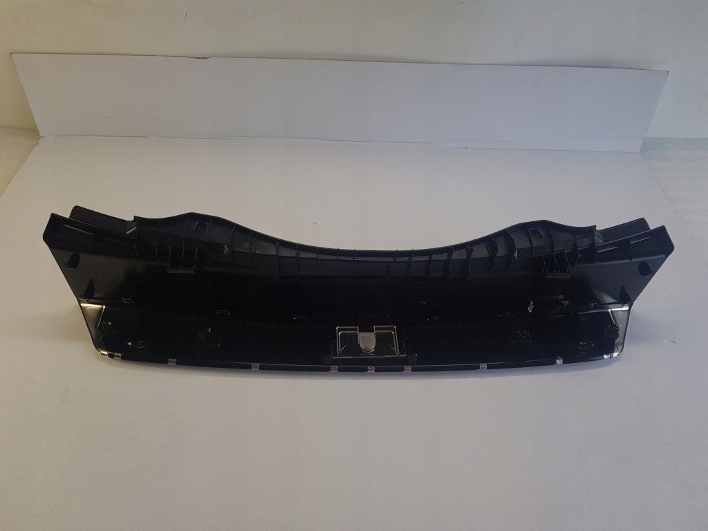 Audi a8 d4 рестайлинг  молдинг накладка багажника 4h0863471 Цена