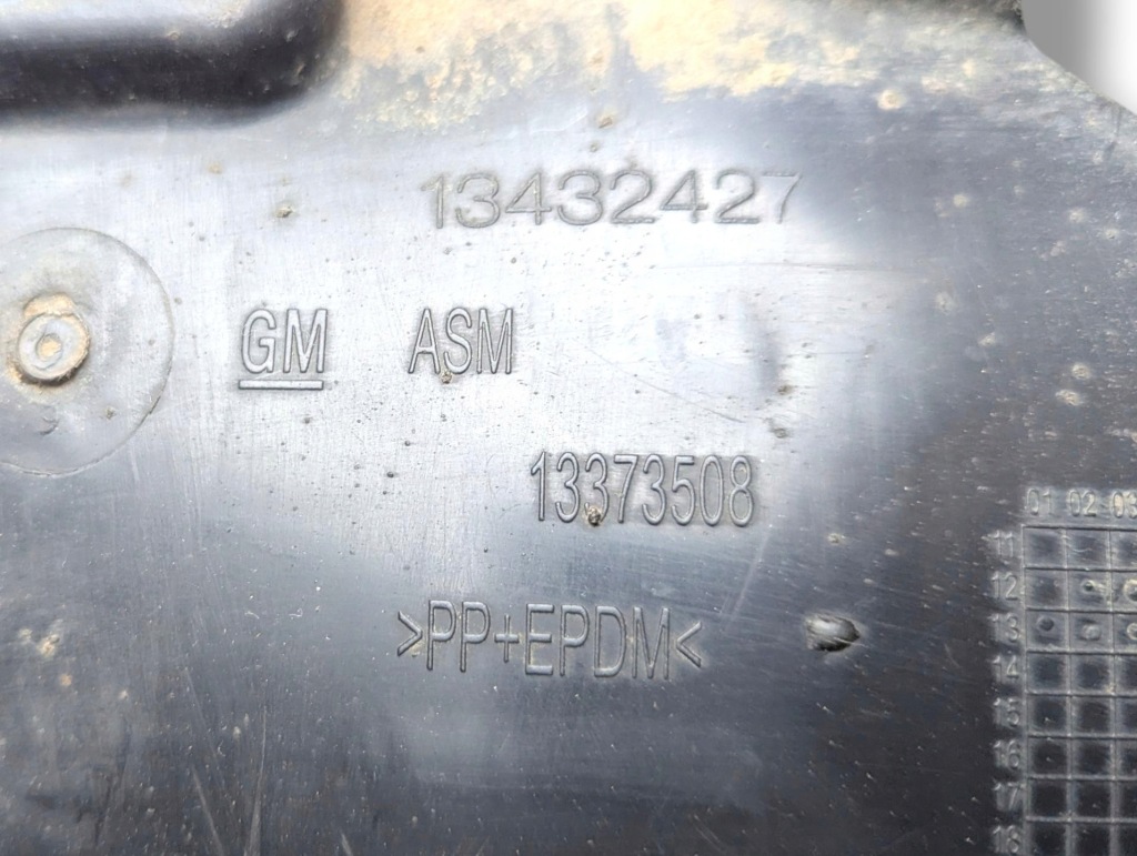 Підкрилок перед права сторона opel astra j facelift 2013 13373512 Зі Шроту