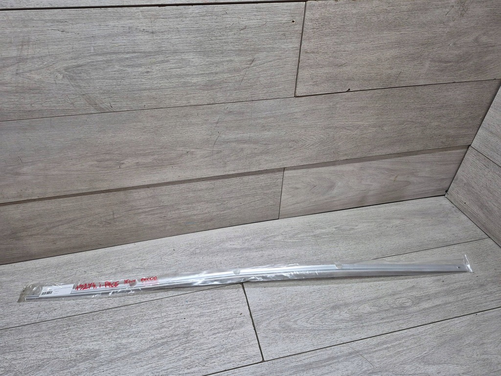 фото №1, 13274. jaguar i-pace молдинг двері лівий перед t4k8714