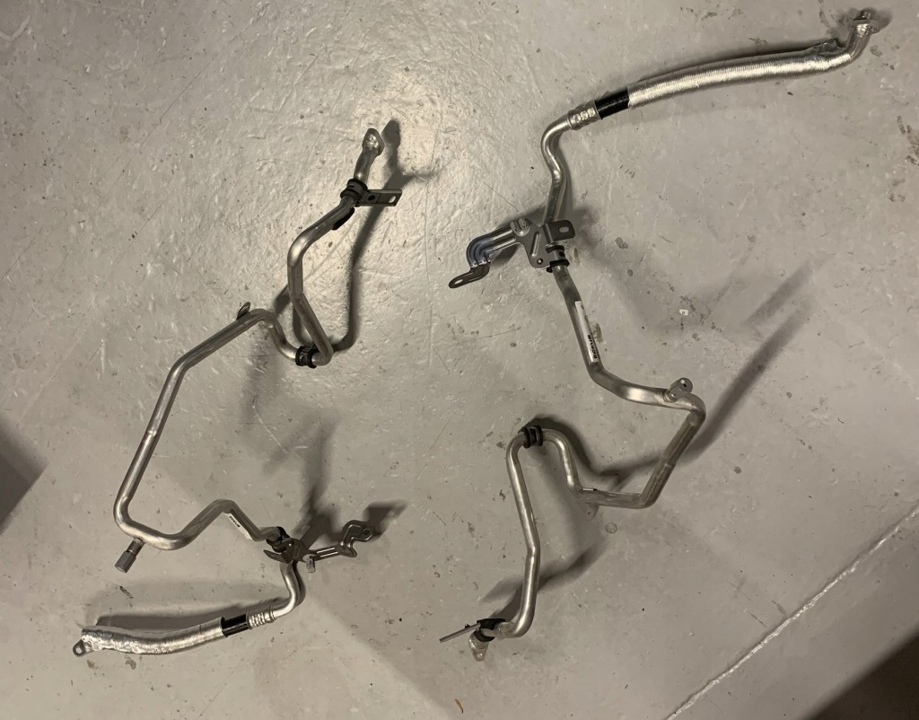 фото №1, Шланг кондиціонера 924807601r renault trafic iii iv 2021 nv300 2.0 dci