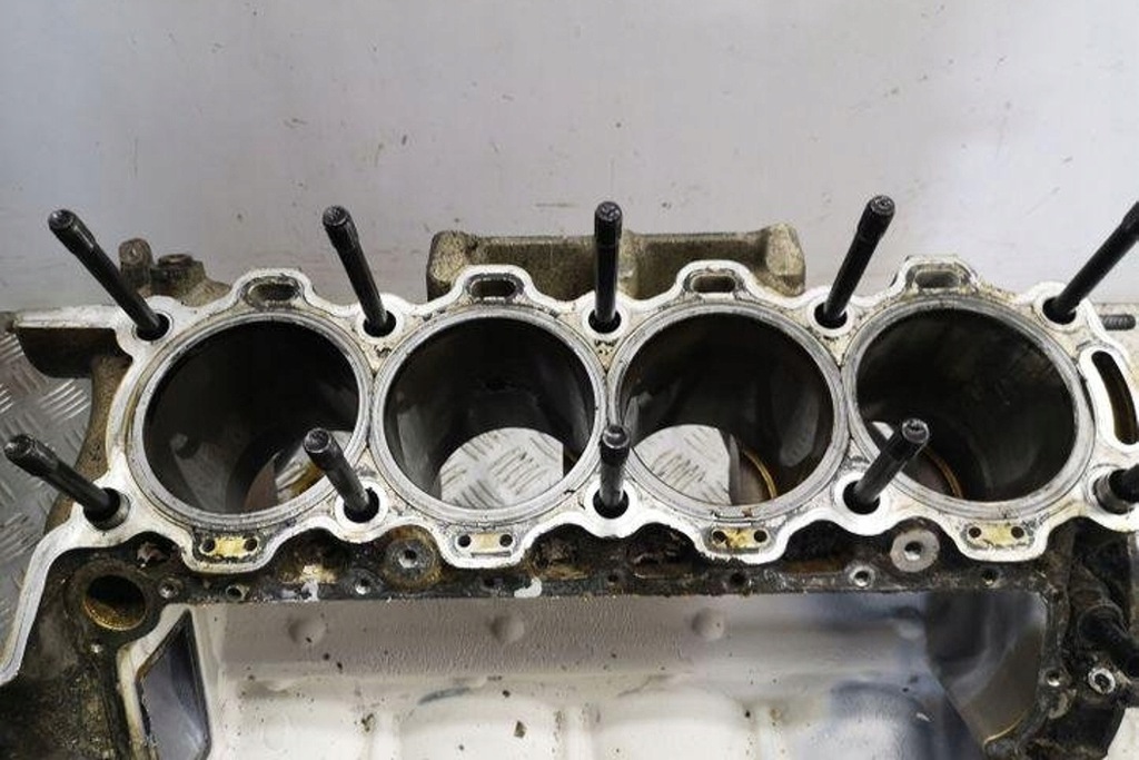 фото №16, Блок двигуна maserati quattroporte vi 083026 4.2l бензиновий 302kw 2004