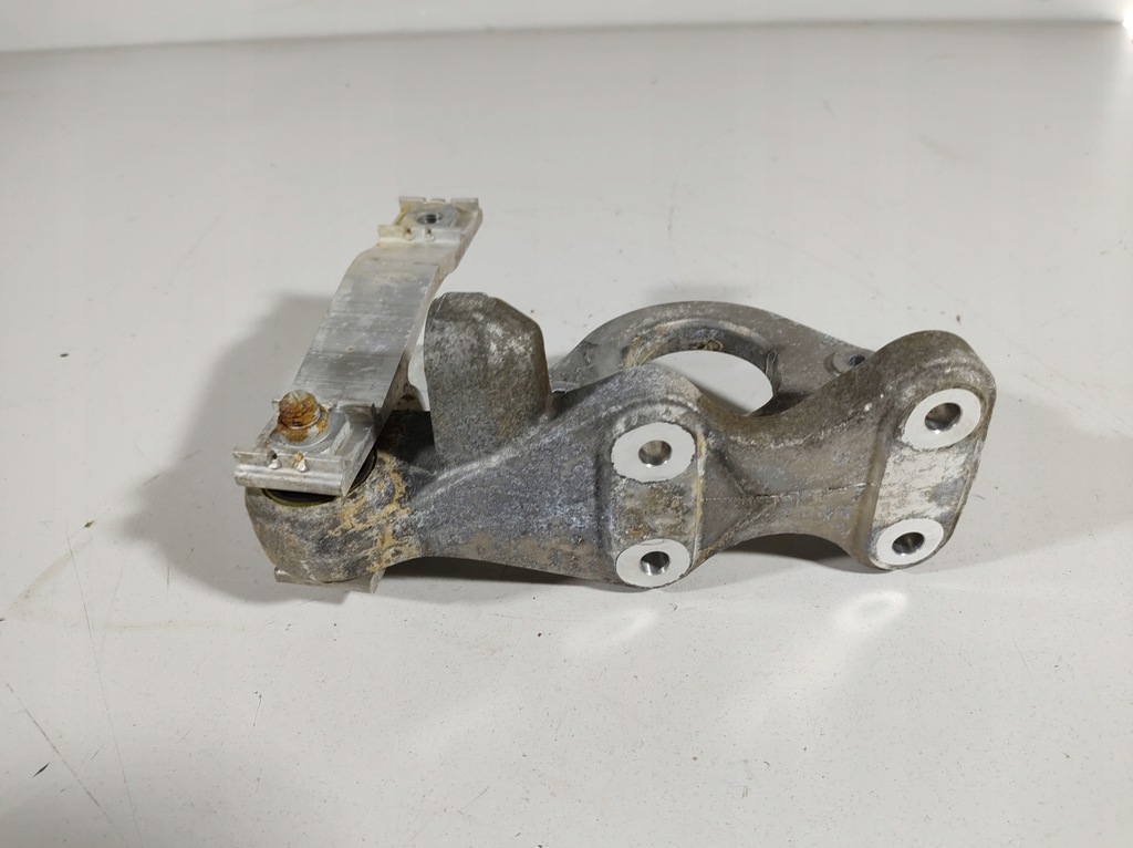 фото №8, Volvo v60 2.0 d4 18r- кронштейн підпора піввісь 31339951