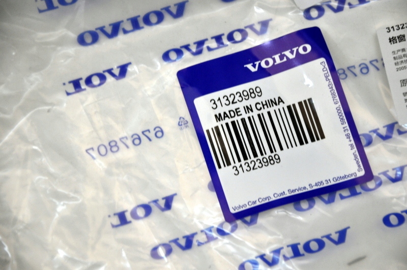 фото №7, Volvo v70 середня решітка хром бампер перед оригінальний номер 3