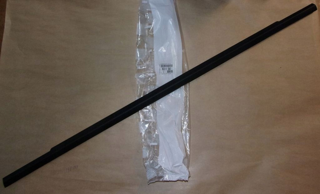 фото №1, Молдинг стекло левая задняя оригинал 931190 peugeot