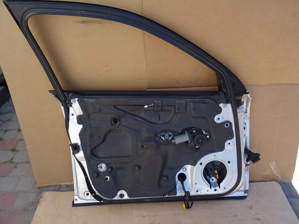 фото №2, Audi a4 b7 дверь левая перед