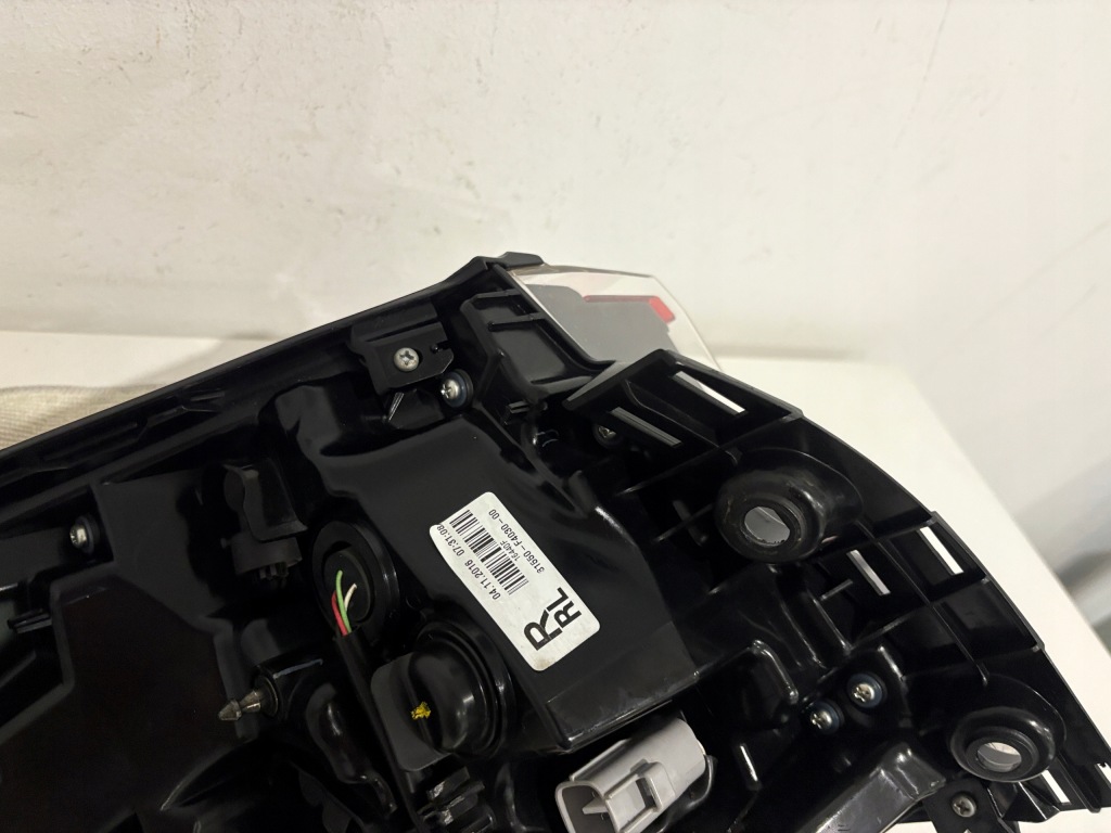 фото №9, Toyota c-hr i 16- лампа правый задняя 81550-f4030