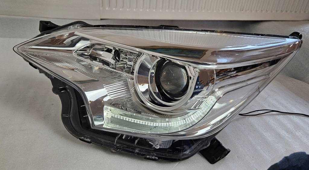 фото №4, Лампа перед левая линза led toyota verso-s ractis ii 2010-