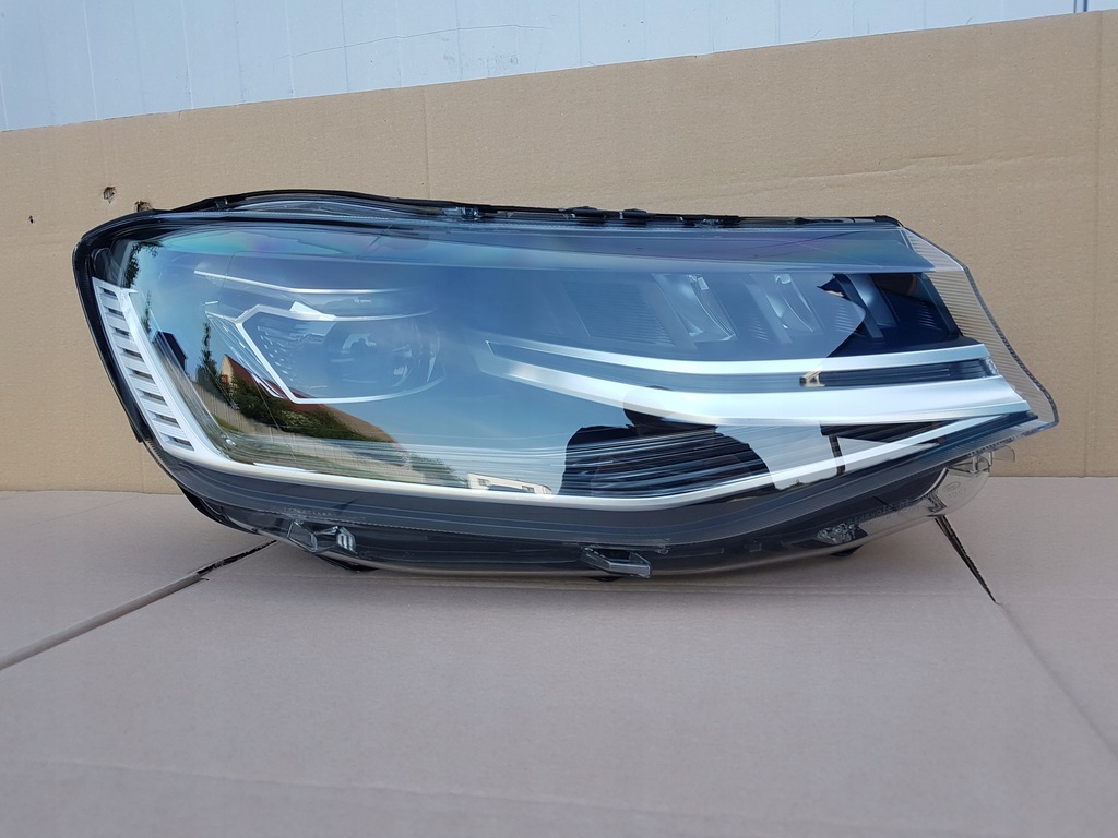 фото №1, Лампа перед правая vw caddy iv 2k8 full led nowa оригинал идеальное состояние!!