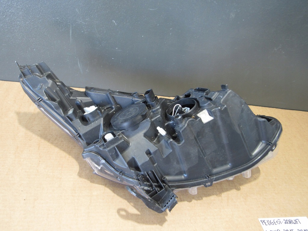 фото №9, Peugeot 208 lift 2015-2019 лампа левая перед 90047883