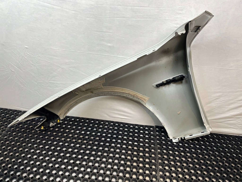 Крила перед передній праві bmw 5 f10 f11 код лакофарбового покриття: 300 alpinweiss Оригінал