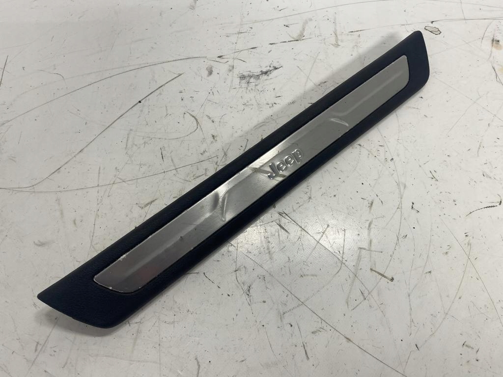 фото №1, Молдинг порог левый перед jeep grand cherokee wk2 1nc81dx9ab