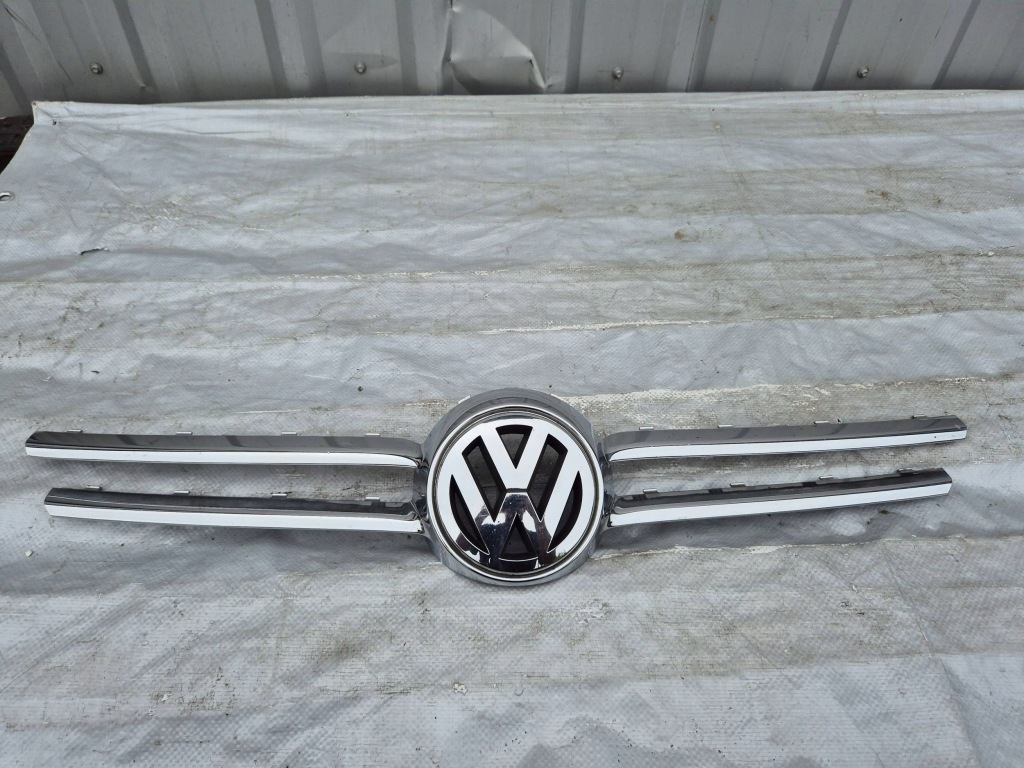 фото №1, Vw touareg i 7l 02- решётка радиатора хром значок 7l6853668a