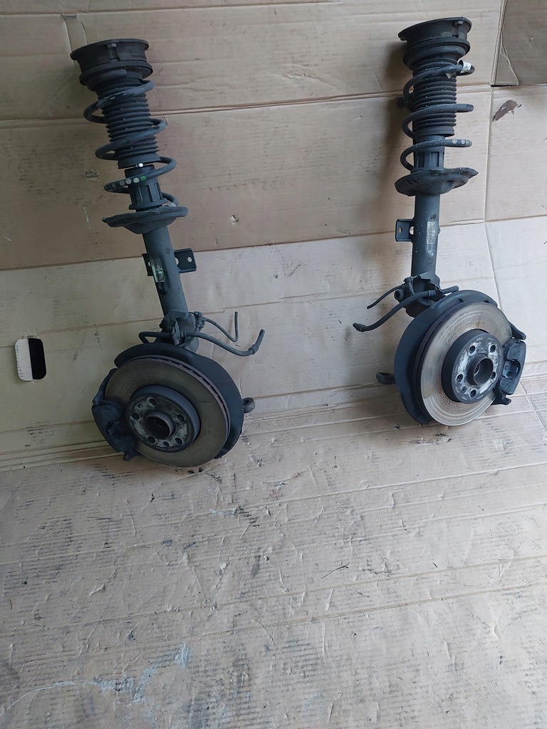 фото №1, Skoda scala амортизатор поворотний кулак амортизаторна стійка правий права перед лапа