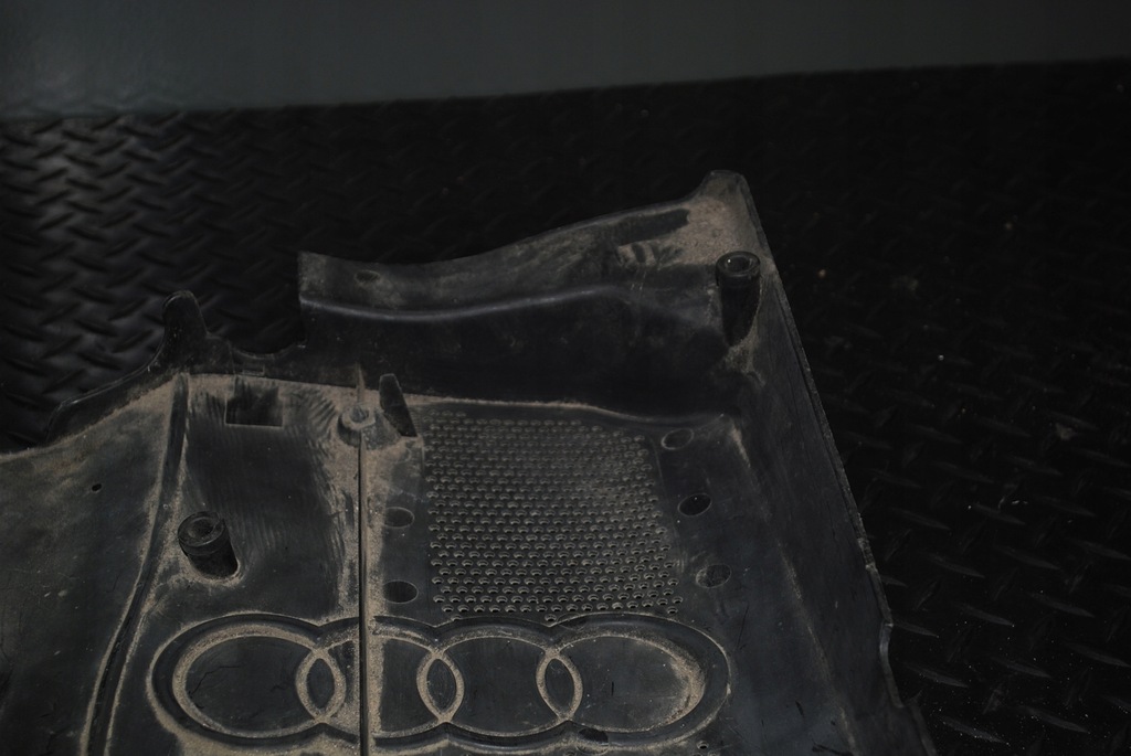фото №13, Audi a6 c5 кришка двигуна захист 058103724j