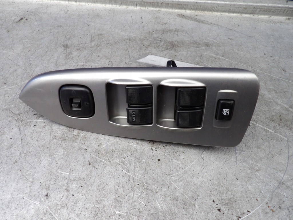 фото №1, Mazda premacy панель окон lift c8h-d172 cb81 66350