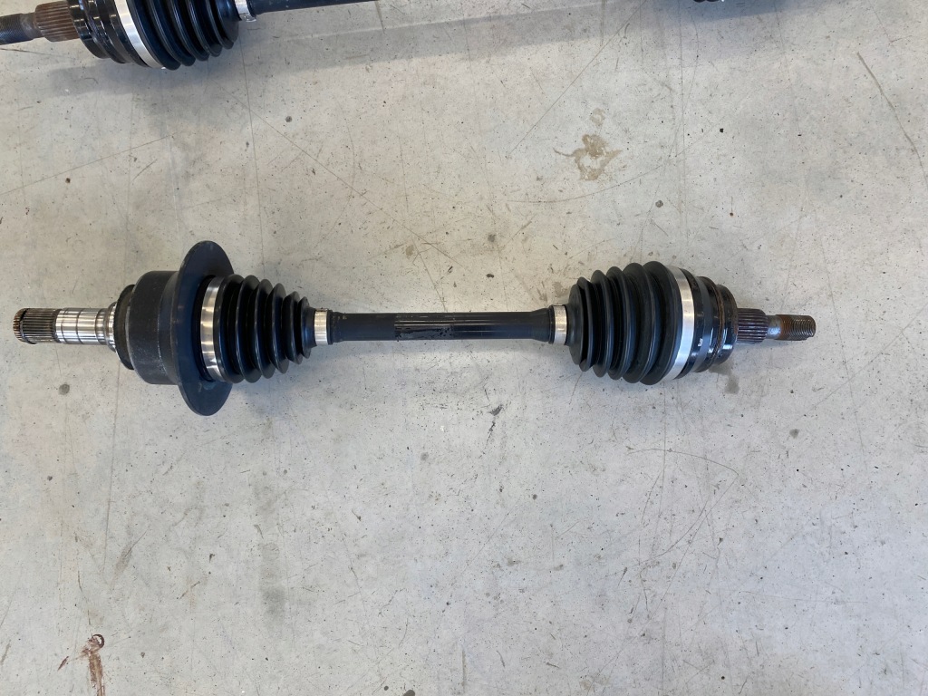 фото №1, Приводной вал левая перед mercedes ml gl gle w166 gls x166 4,7 v8 1663301600