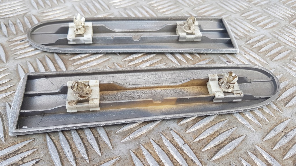 фото №9, Mercedes w203 молдинг крыла правая lub левая classic белый