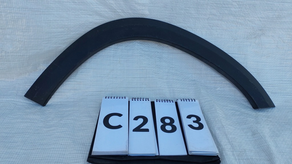 фото №1, Peuegot 2008 молдинг накладка крыла правый перед