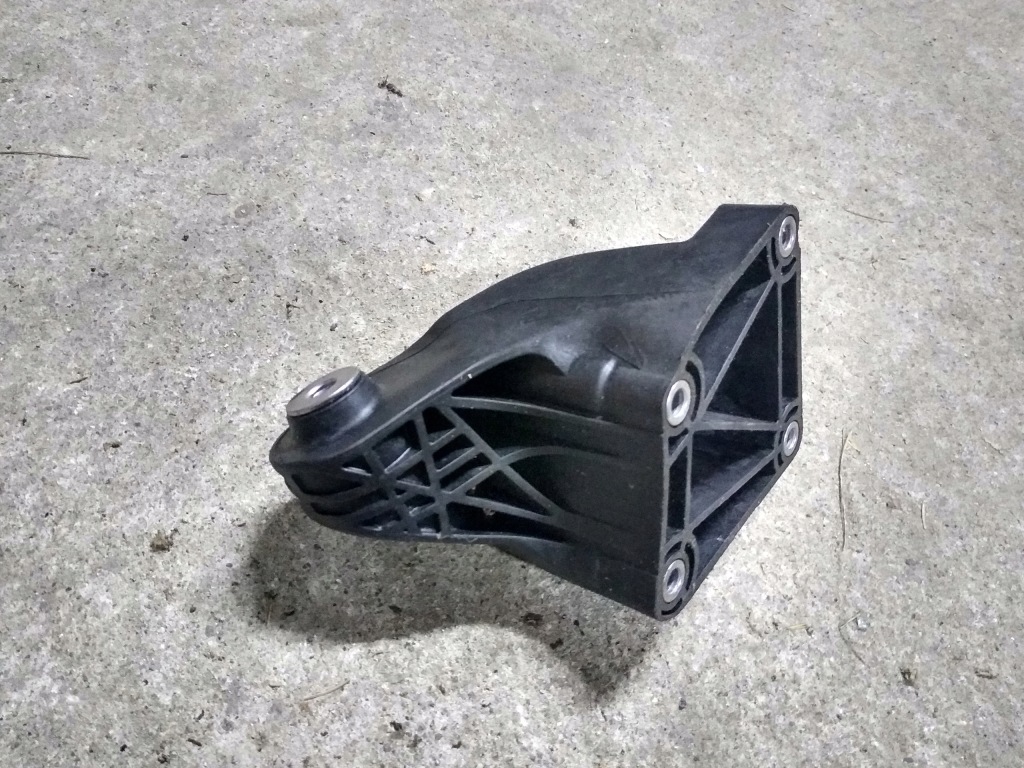 фото №1, Mercedes w166 кронштейн двигуна a6422236204