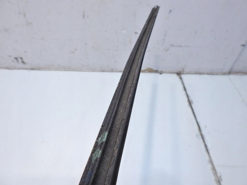 фото №5, Молдинг уплотнитель правый перед subaru forester iii