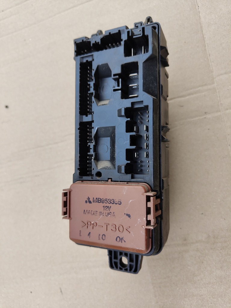 фото №4, Коробка предохранителей mitsubishi carisma mb953355