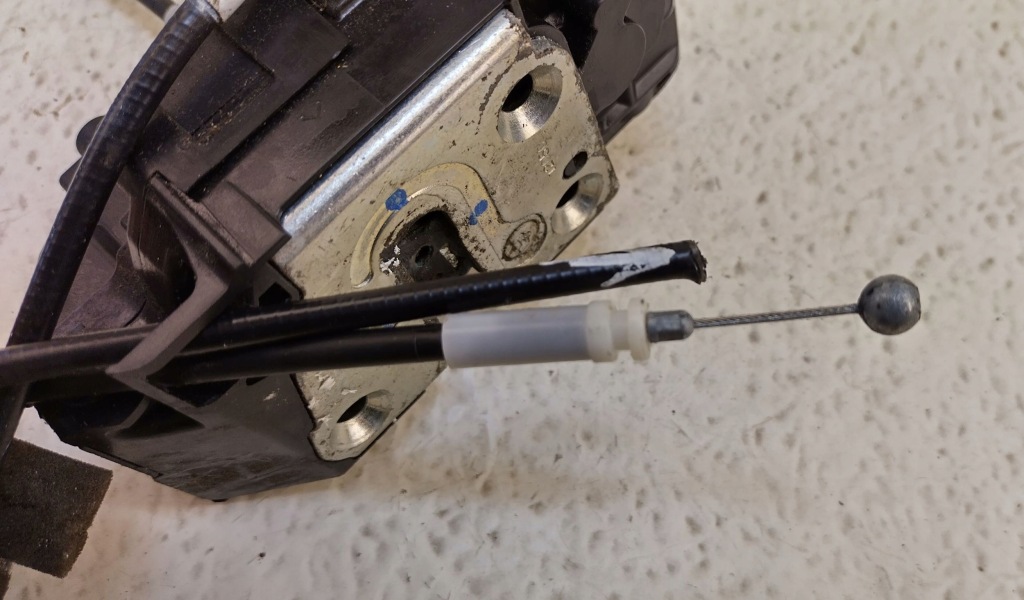 фото №4, Nissan pathfinder r51 05-13 замок дверь правый передний правый перед 3 pin