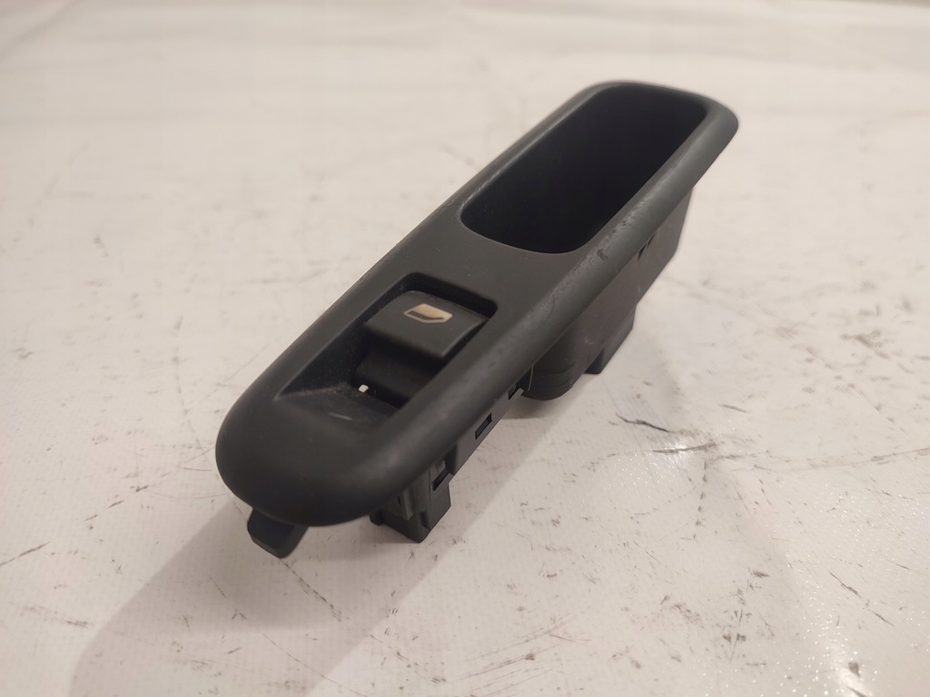 фото №1, Peugeot 3008 i кнопка відкривання скло задня