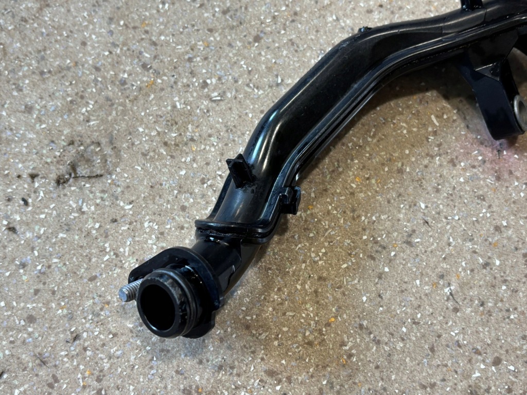 Купить Шланг водяной турбонагнетателя mercedes-benz glc c254 a2542000200