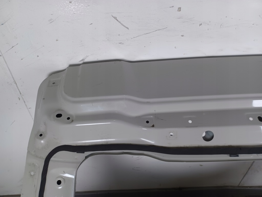 Кришка багажника задній задня --- dacia duster 3 3 2023- --- кришка багажника --- Зі Шроту