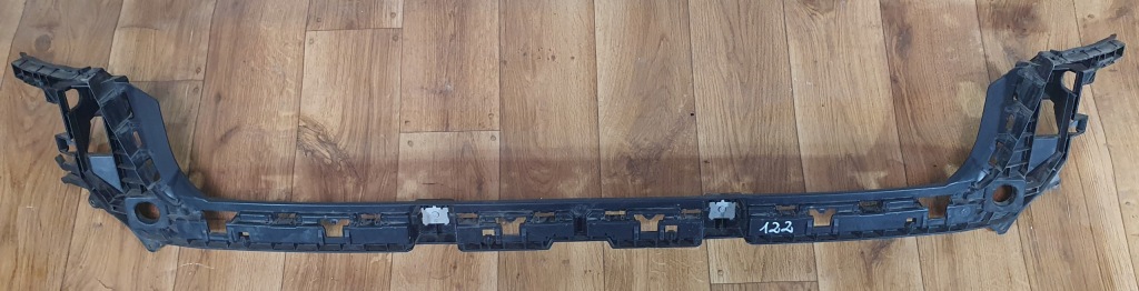 фото №1, Audi a4 b9 8w 2015- направляющая бампера задняя