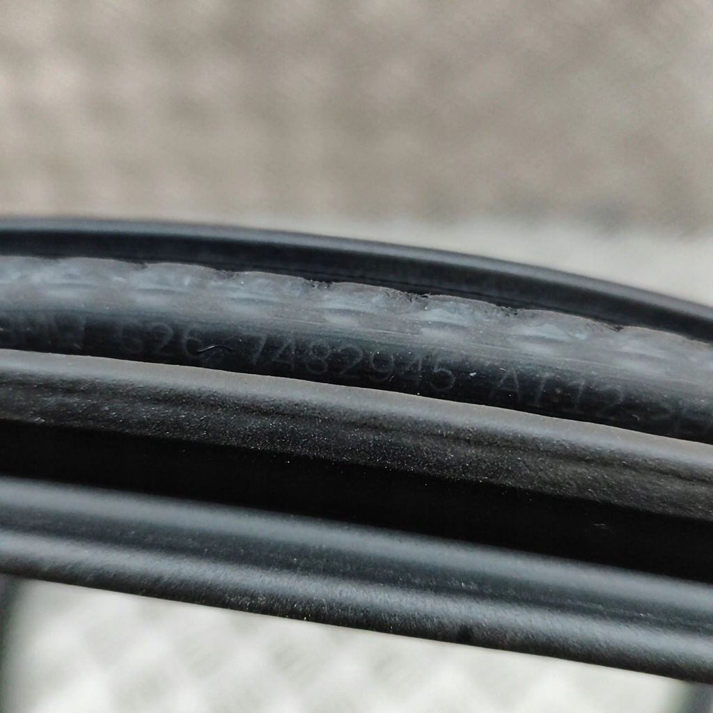 фото №6, Bmw i4 2023 права сторона прокладка двері передніх