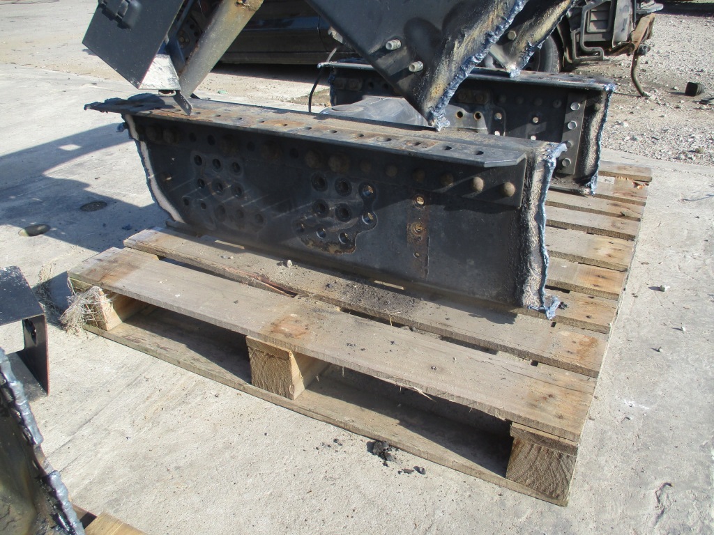 фото №4, Поперечная балка рамы задняя 2590509 scania r