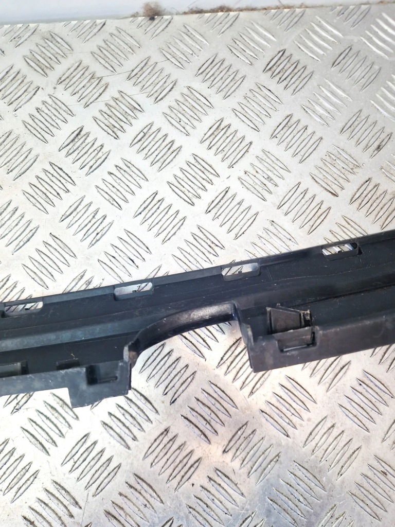 Середня молдинг заднього бампера mercedes-benz sl r230 2308850165 Доставка