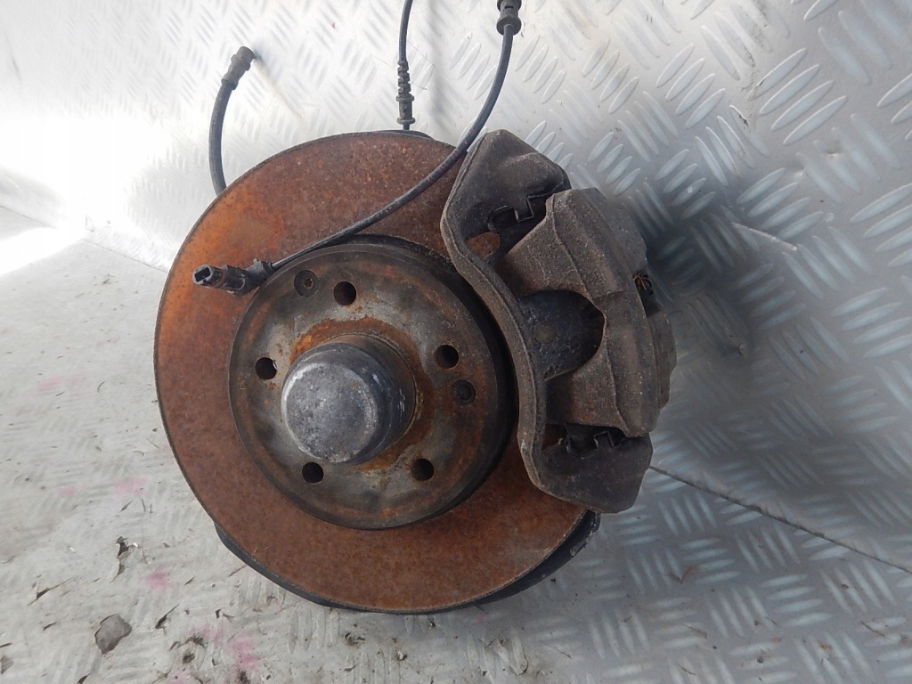 фото №1, Mercedes c w203 правая поворотный кулак перед передняя