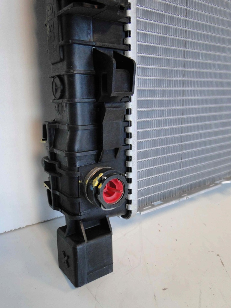 Mercedes c 203 sport купе рестайлинг  радиатор воды Цена