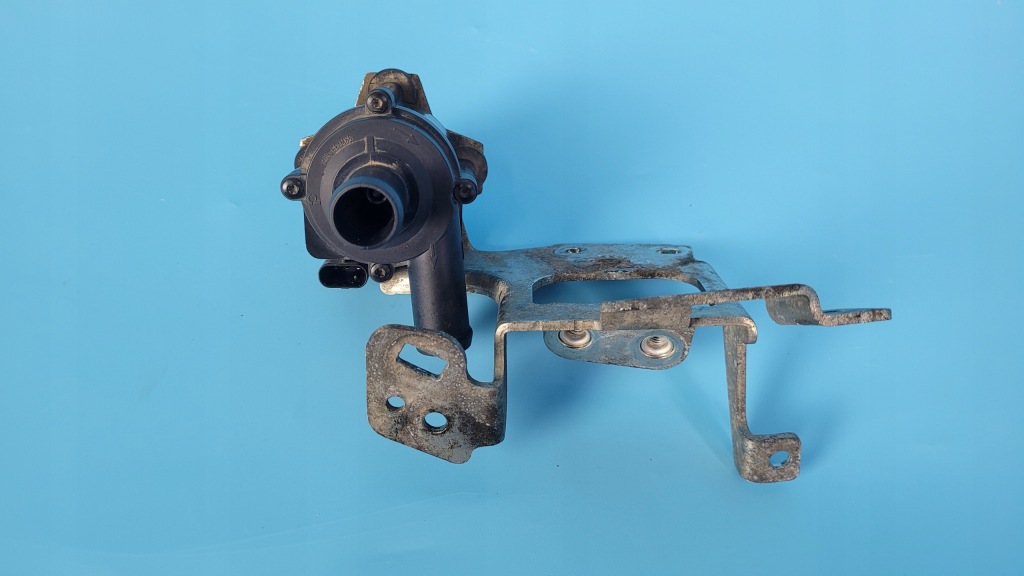 Volvo xc60 ii 21r 2.0d насос циркуляция воды кронштейн 31657307 Недорого