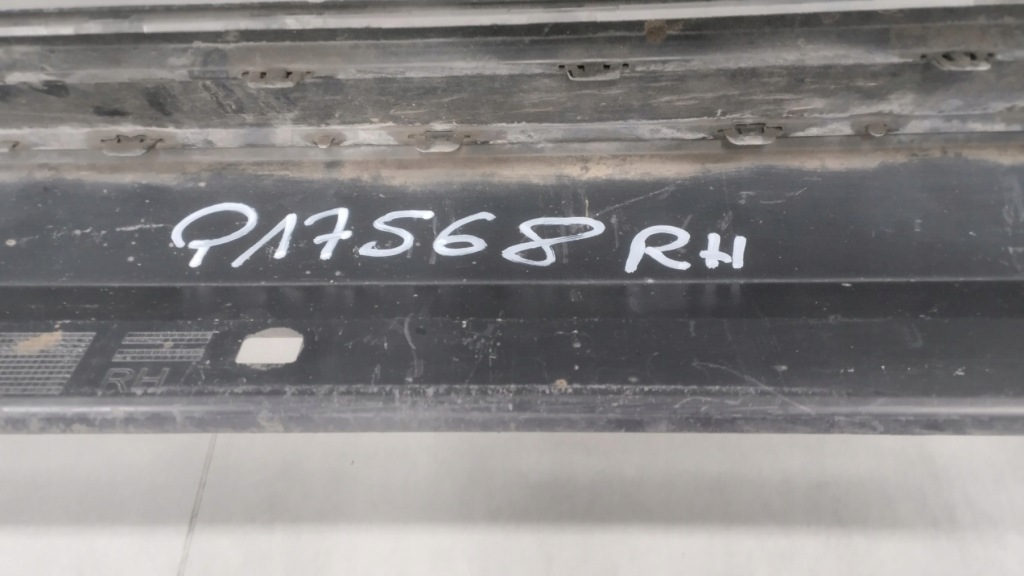 Купити Молдинг поріг права mercedes gla 156 amg 13-