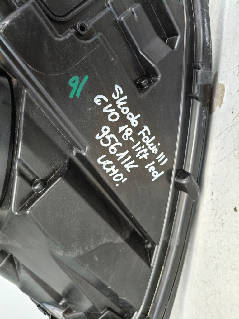 Фара правый  фара skoda fabia 3 3 6v 6v0 18- рестайлинг  led Киев