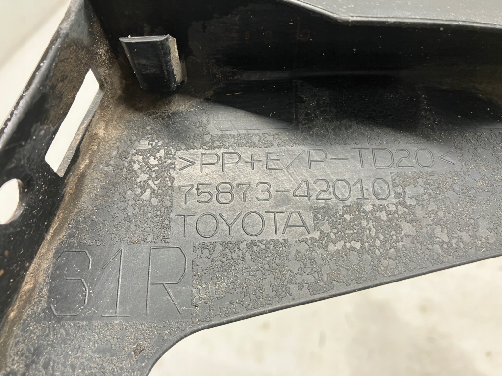 фото №10, Rav4 v молдинг крыла заднего правый задняя