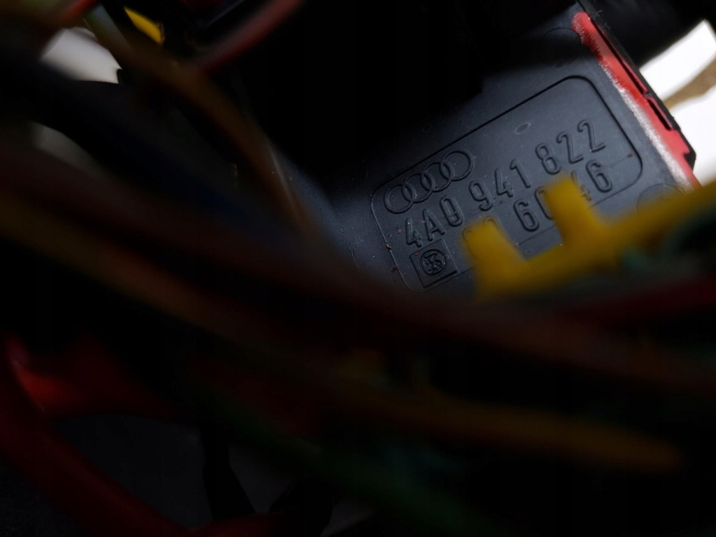 фото №6, Коробка запобіжників audi a8 d2 2.5 tdi