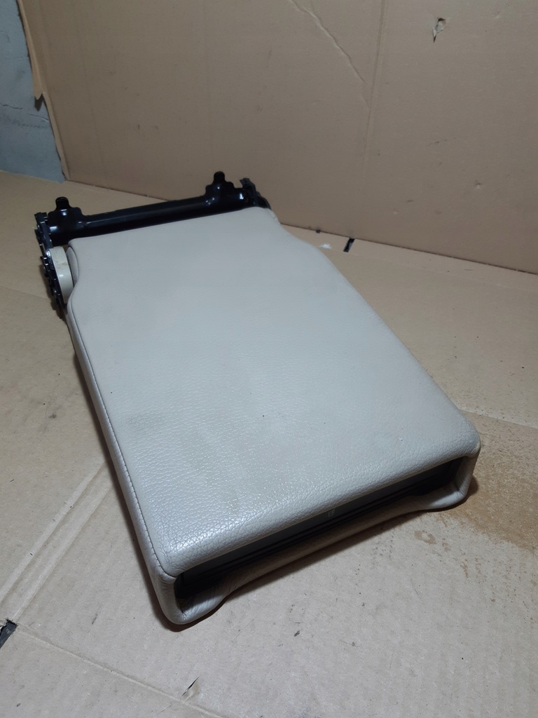 фото №10, Audi q7 4l подлокотник сиденье задняя кожа кружки 4l0883081